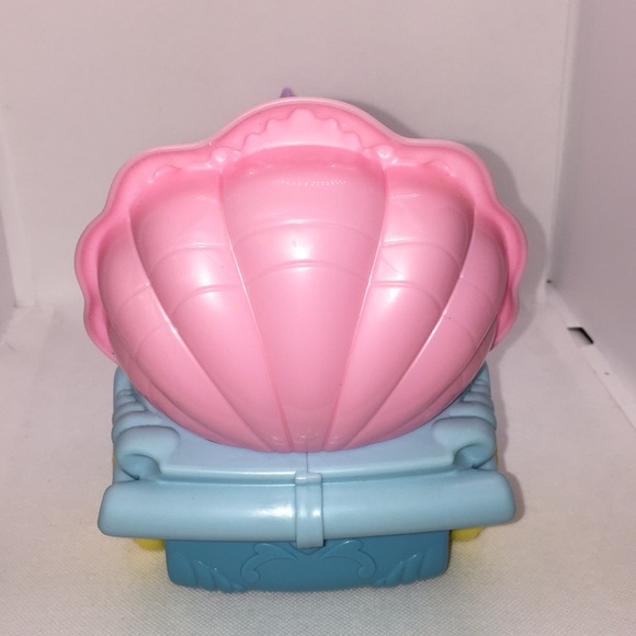 Fisher Price Little People Little Mermaid Ariel's Musical Carriage and 1… - Picture 4 of 10